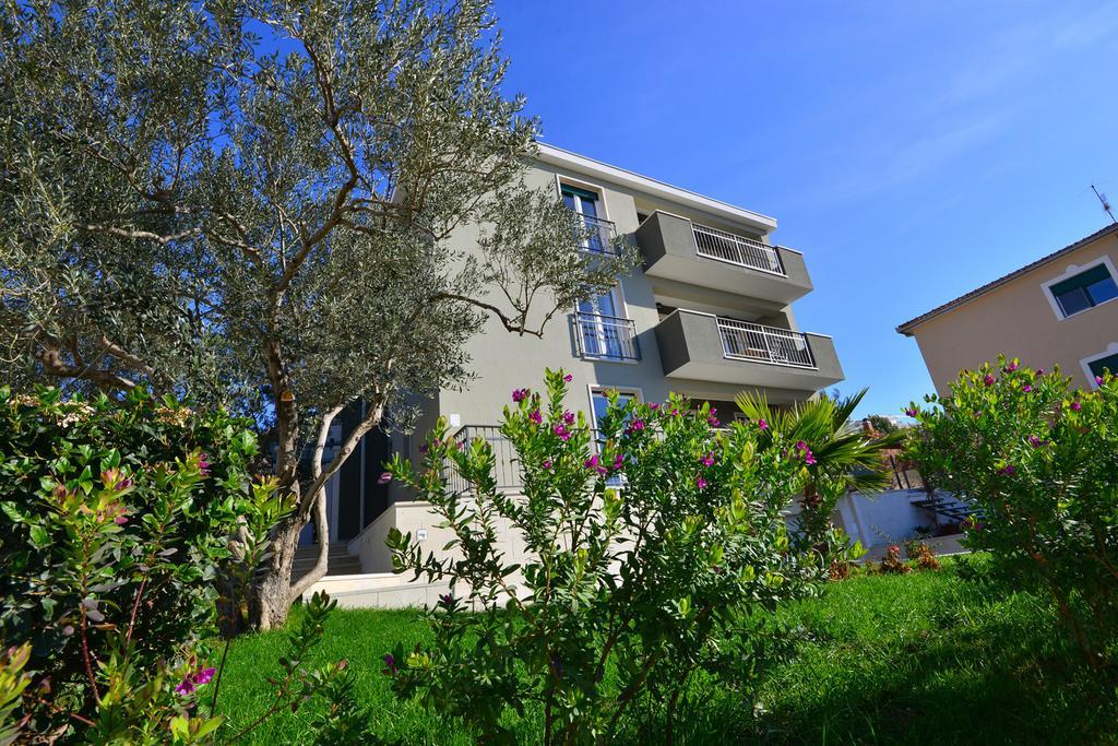 Apartments Villa Coratina Trogir Extérieur photo